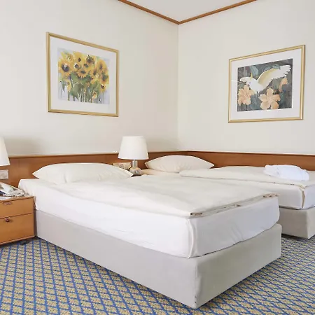 מלון Seehotel Am Tankumsee 4*